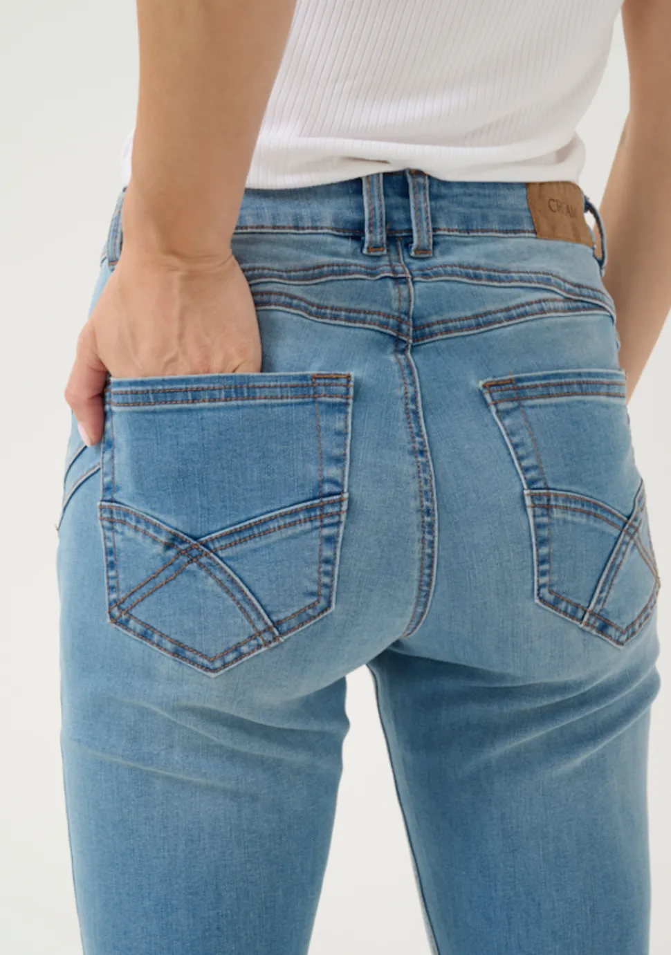 amalie_bootcut_jeans_in_a_1.webp Amalie Bootcut Jeans in Austin Light Denim Blue