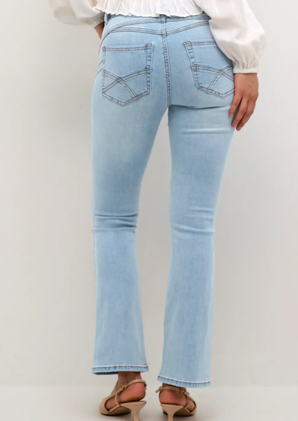 amalie_bootcut_jeans_in_a_8.webp Amalie Bootcut Jeans in Austin Light Denim Blue