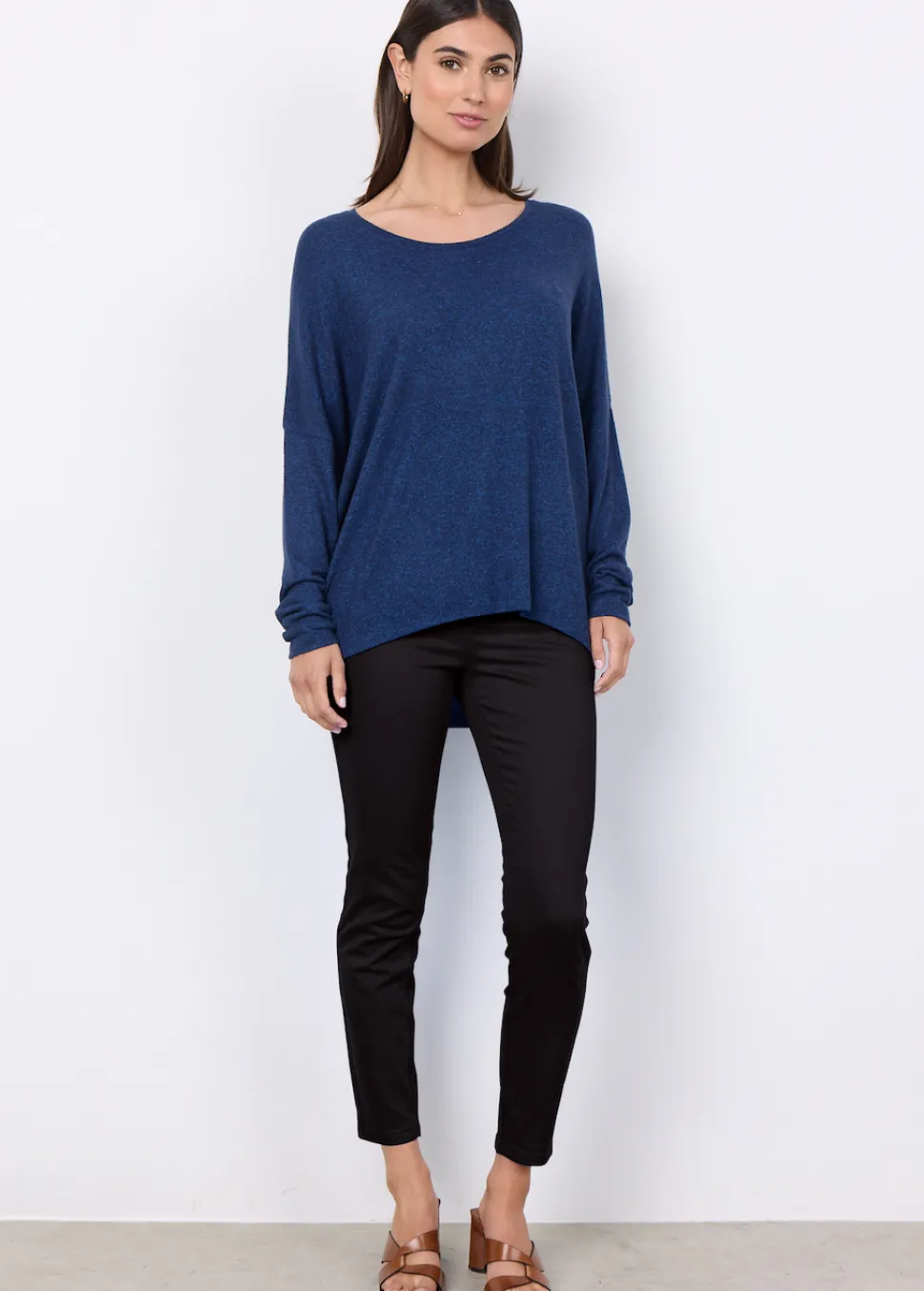 biara__top_in_navy_1.webp Biara 1 Top in Navy