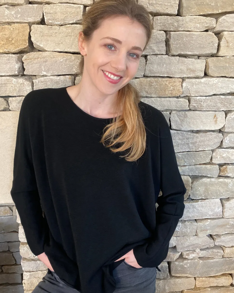 cashmere_mix_round_neck_k_0-1.webp Cashmere Mix Round Neck Knit in Black & Grey