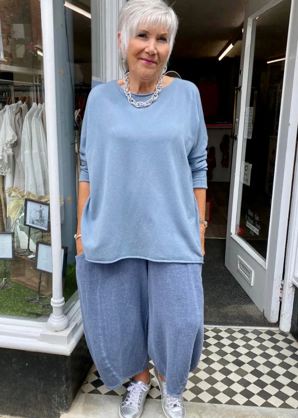 cashmere_mix_round_neck_k_1-5.webp Cashmere Mix Round Neck Knit in shades of Blue