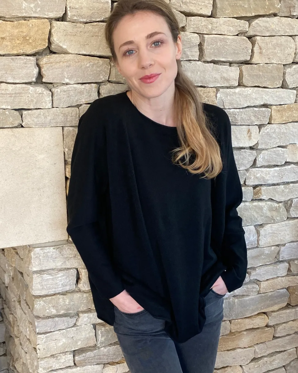 cashmere_mix_round_neck_k_4-1.webp Cashmere Mix Round Neck Knit in Black & Grey