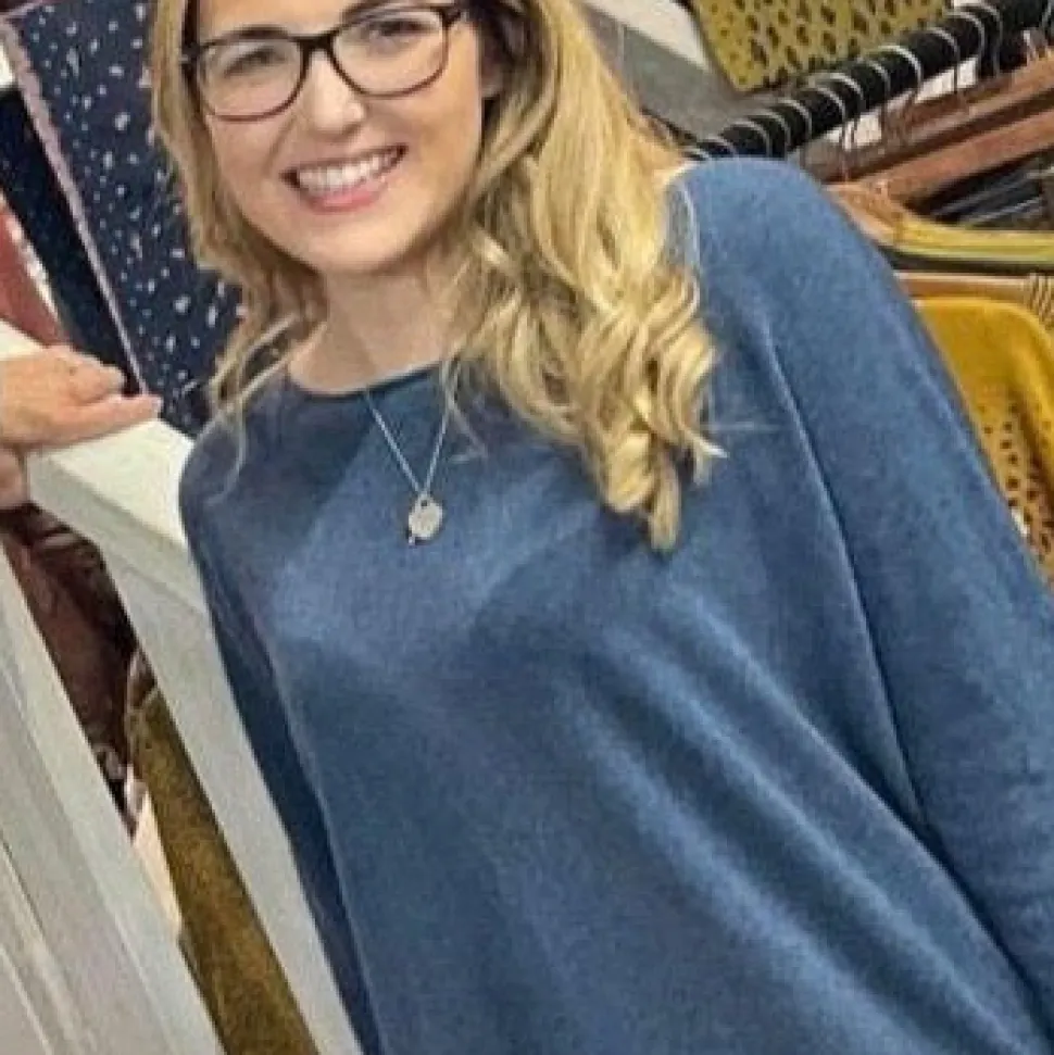 cashmere_mix_round_neck_k_4-5.webp Cashmere Mix Round Neck Knit in shades of Blue