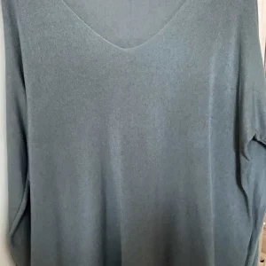 Cashmere Mix V Neck Knit in Greys & Black
