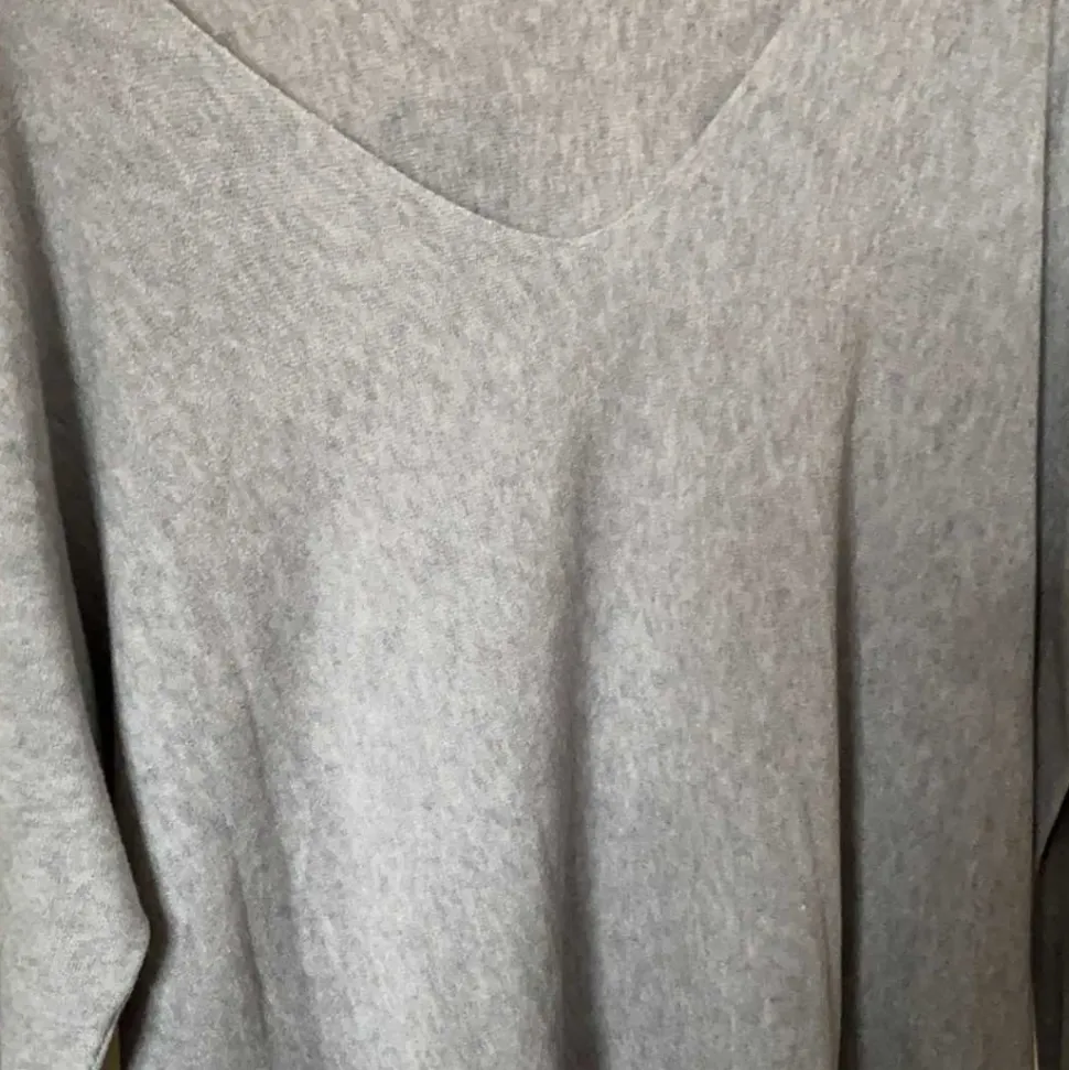 cashmere_mix_v_neck_knit__7-1.webp Cashmere Mix V Neck Knit in Greys & Black