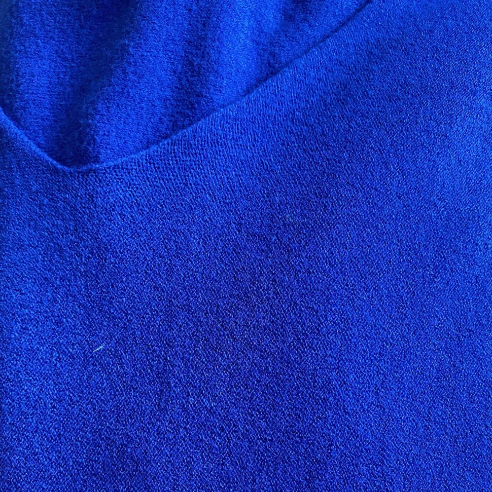 cashmere_mix_v_neck_knit__7-4.webp Cashmere Mix V Neck Knit in Blues & Teals