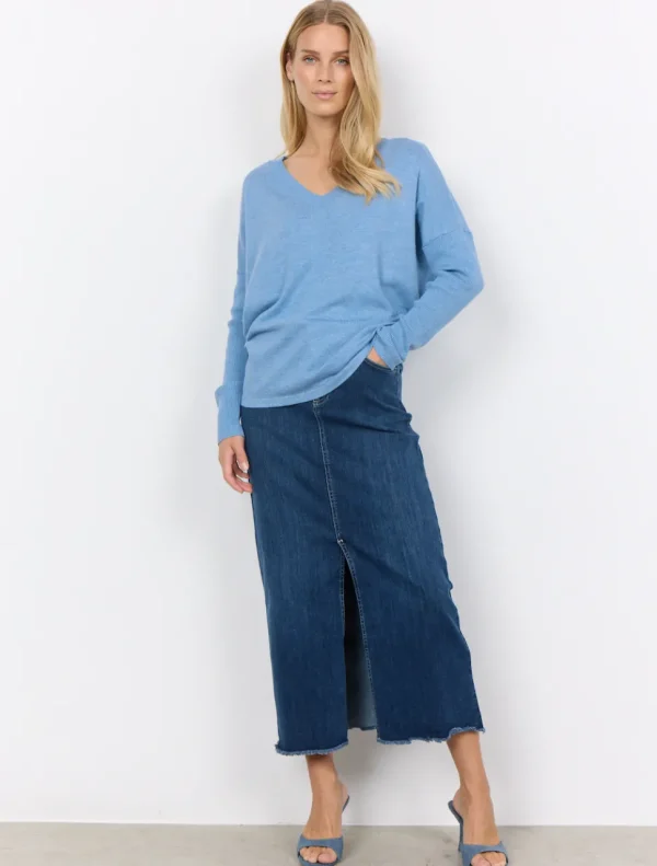 Dollie 722 V Neck Pullover in Air Blue