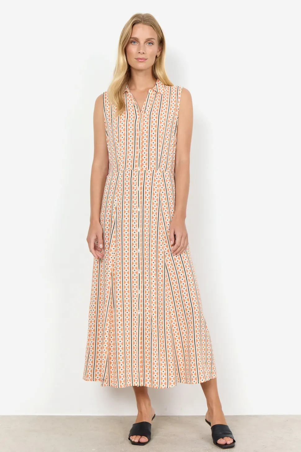 elsia__dress_in_coral_2.webp Elsia 3 Dress in Coral