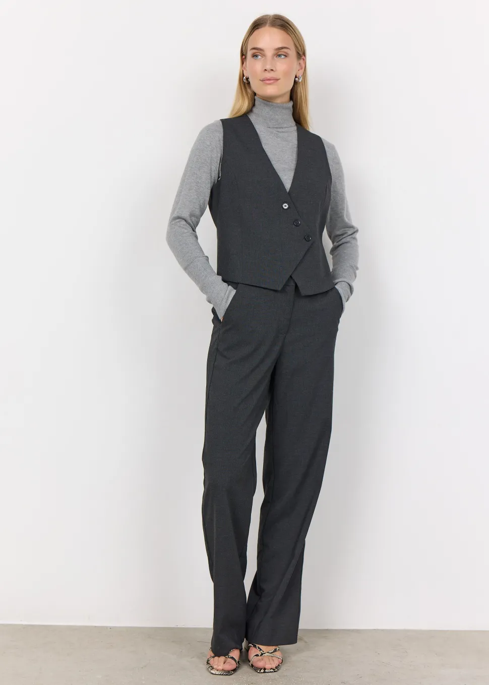 frankie__waistcoat_in_dar_1.webp Frankie 4 Waistcoat in Dark Grey