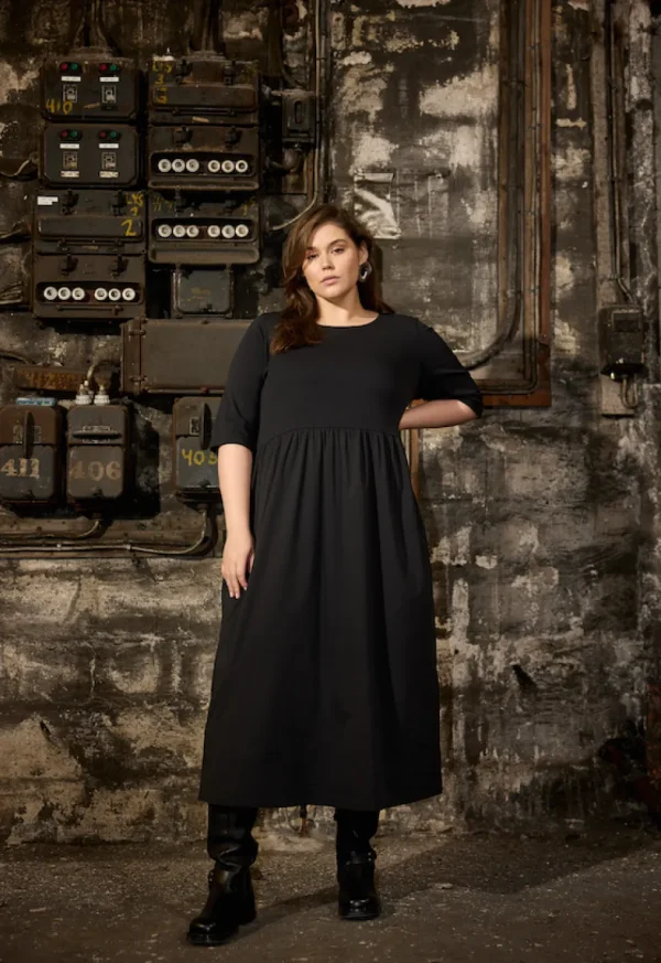 Glendale 3 Dress from our Curvy Wasabi Range