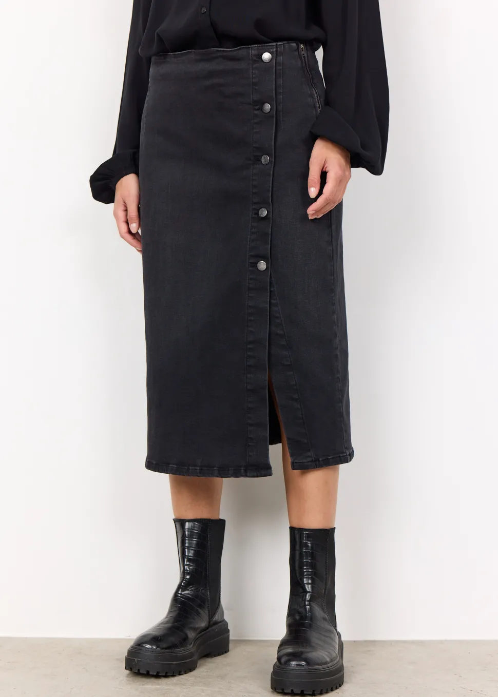 kimberly__skirt_in_dark_b_1.webp Kimberly 33 Skirt in Dark Blue Black