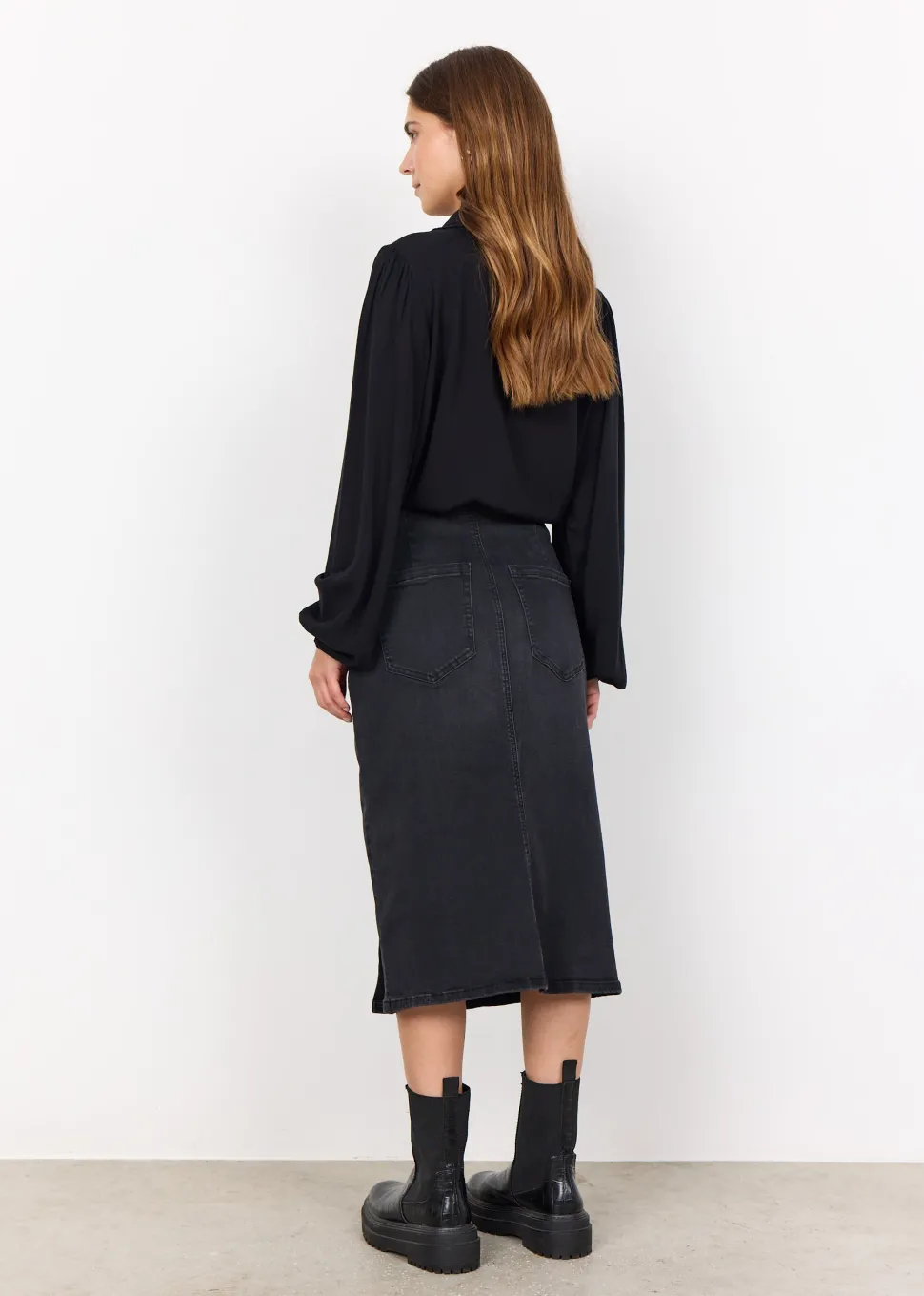 kimberly__skirt_in_dark_b_2.webp Kimberly 33 Skirt in Dark Blue Black