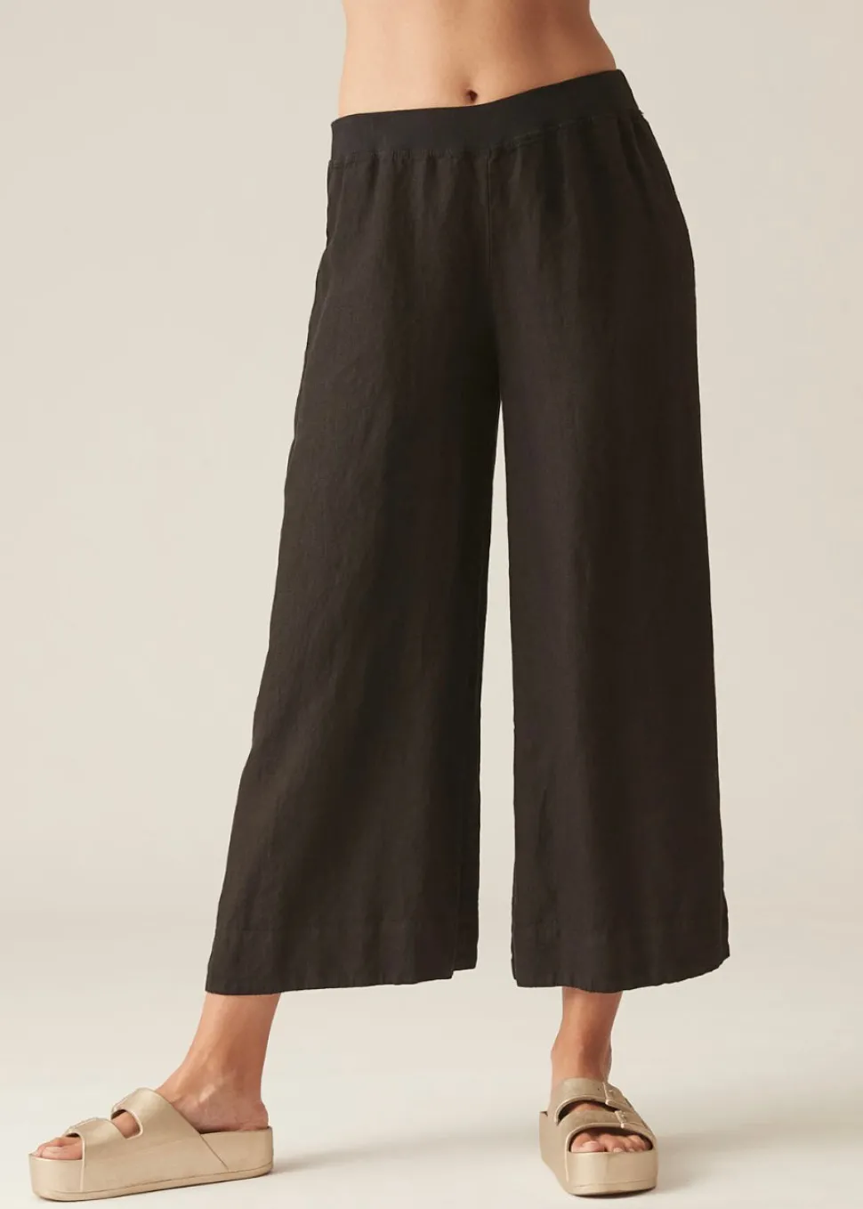 linen_crop_pants_in_black_1.webp Linen Crop Pants in Black