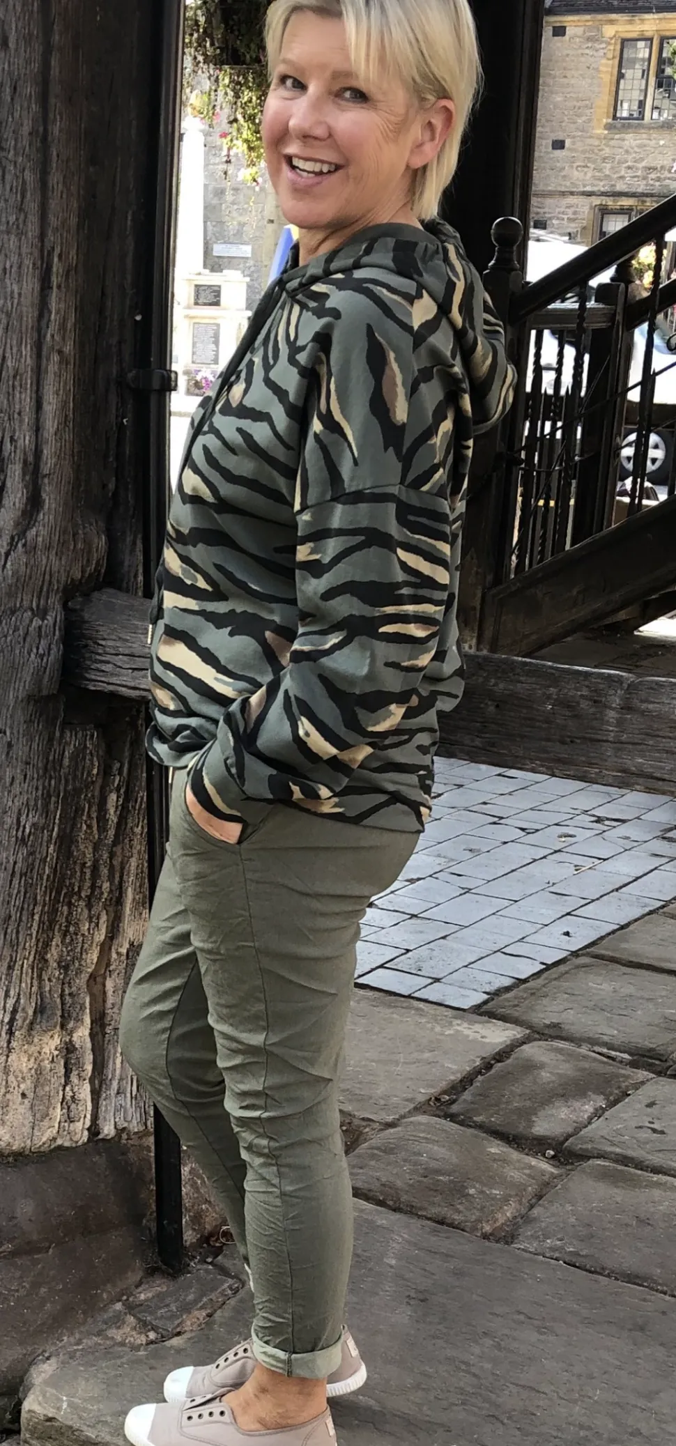 magic_plain_trousers_in_s_8.webp Magic Plain Trousers in Shades of Green