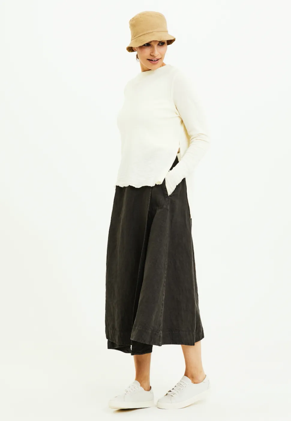merino_wool_high_neck_top_6.webp Merino Wool High Neck Top in Grasshopper Green and Earth Brown
