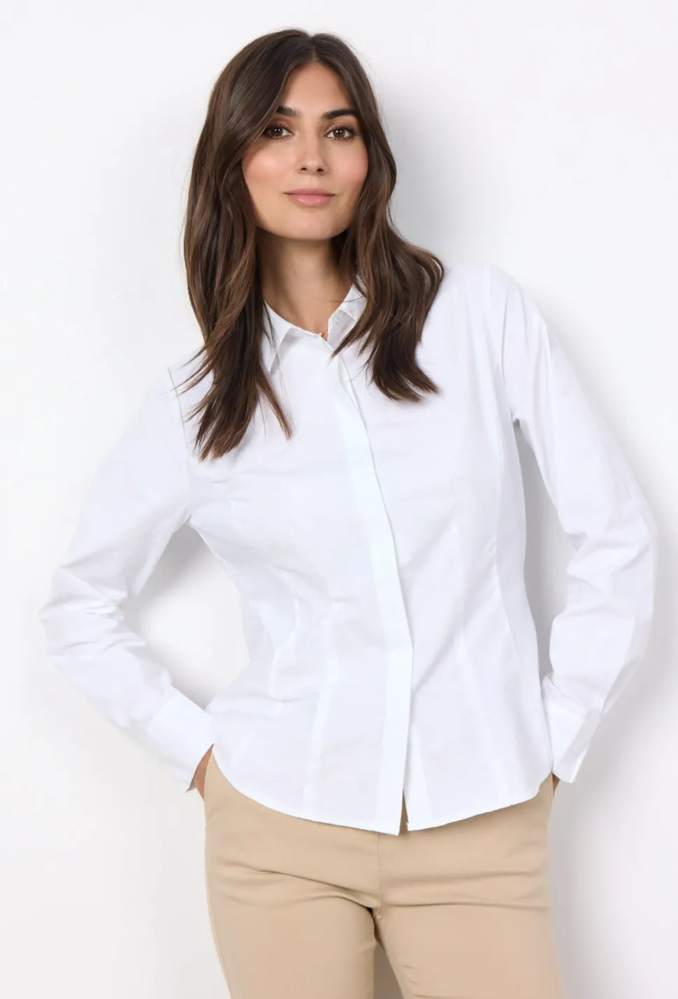 netti__shirt_in_white_0.webp Netti 89 Shirt in White