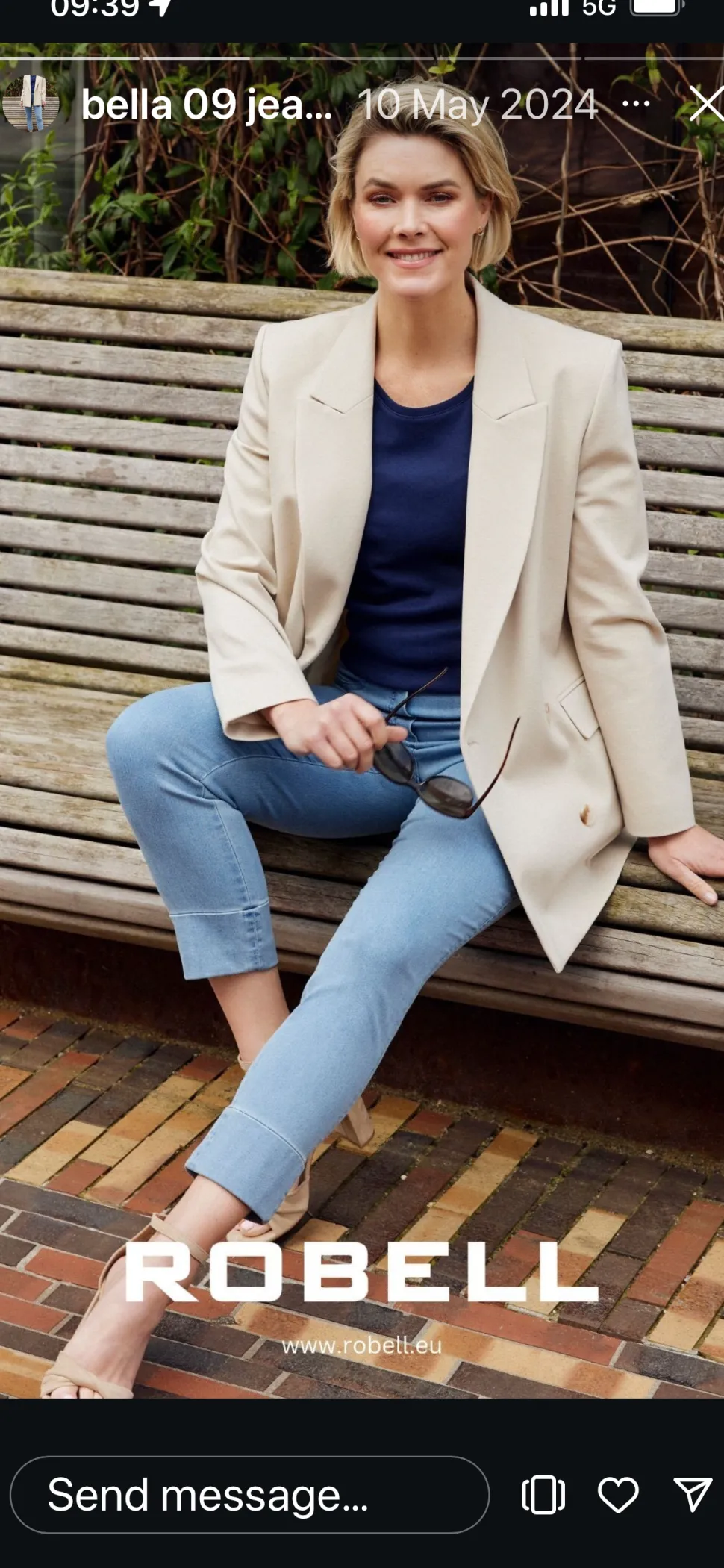 robell_denim_bella__lengt_1-2.webp Robell Denim Bella 3/4 Length Jeans in Light Denim 62