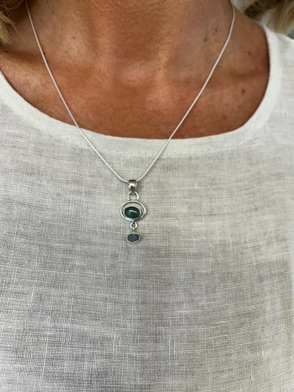 solid_silver_apatite_scro_0.webp Solid Silver Apatite Scroll Pendant