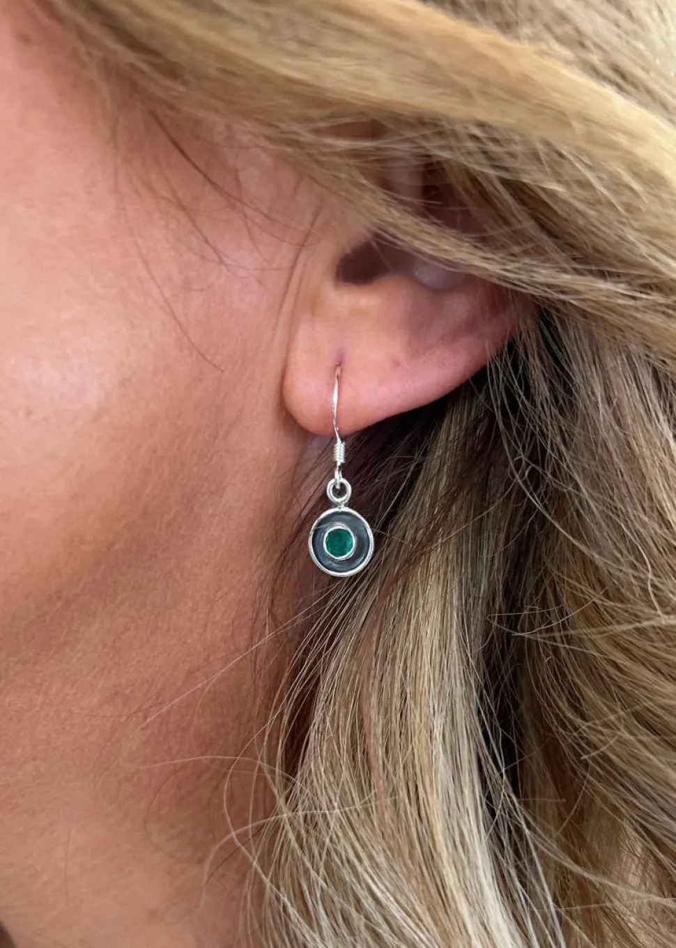 solid_silver_green_onyx_r_0.webp Solid Silver Green Onyx Round Drop Earrings