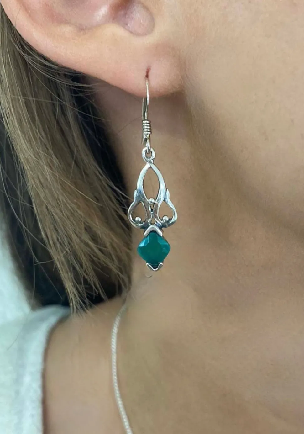 solid_silver_green_onyx_r_4-1.webp Solid Silver Green Onyx Raj Drop Earrings