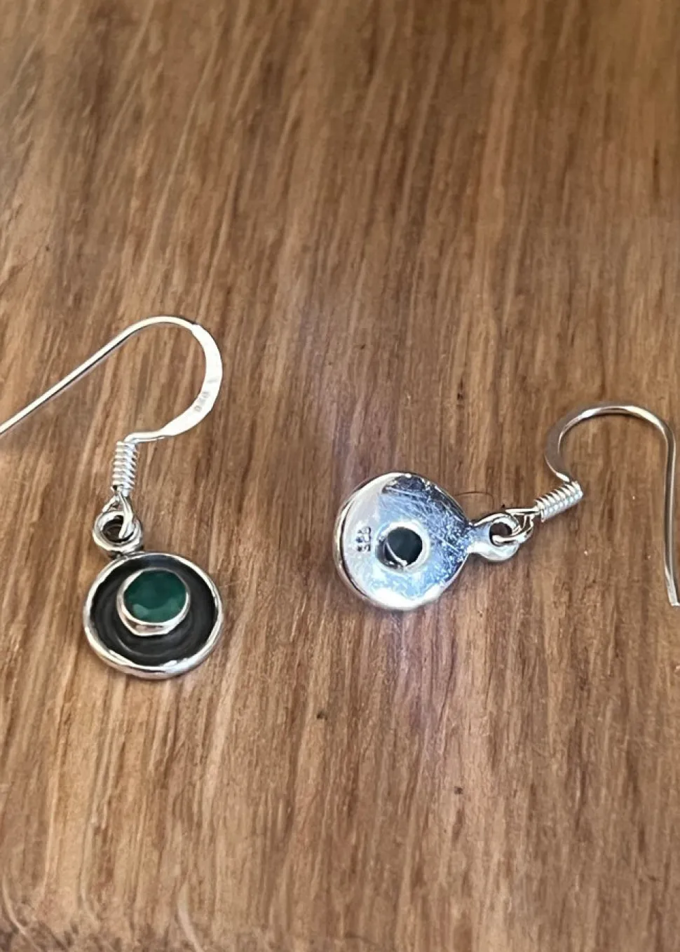 solid_silver_green_onyx_r_4.webp Solid Silver Green Onyx Round Drop Earrings