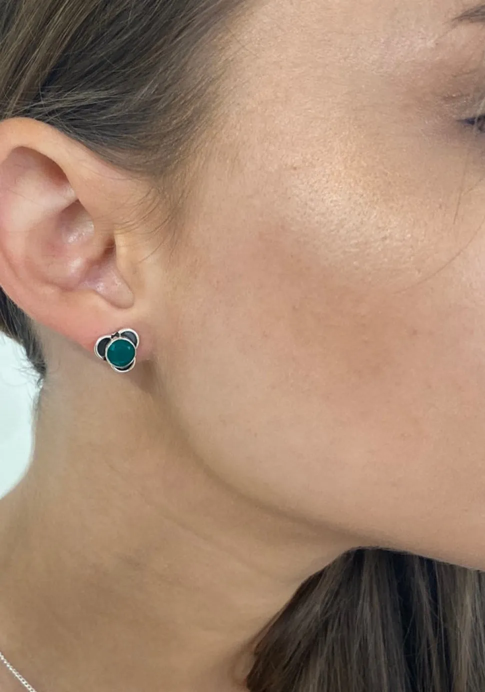 solid_silver_green_onyx_s_0-1.webp Solid Silver Green Onyx Stud Earrings with Triple Curve Frame