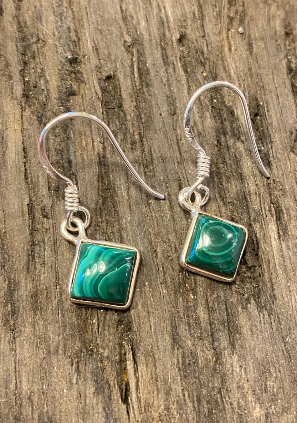 solid_silver_malachite_dr_1.webp Solid Silver Malachite Drop Simple Earrings