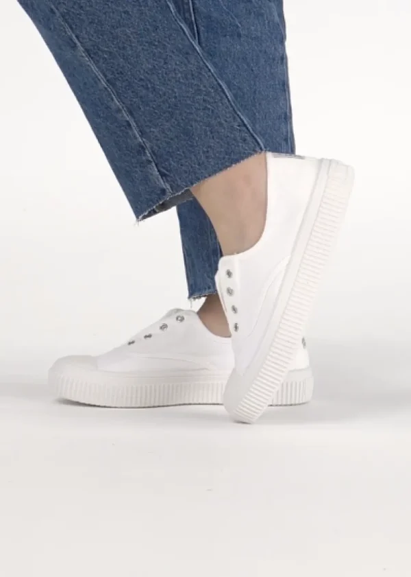 Victoria Canvas Plimsoll in Beige