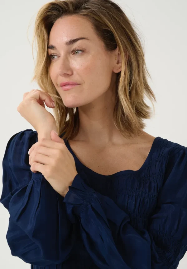 Henva Long Sleeve Blouse in Navy