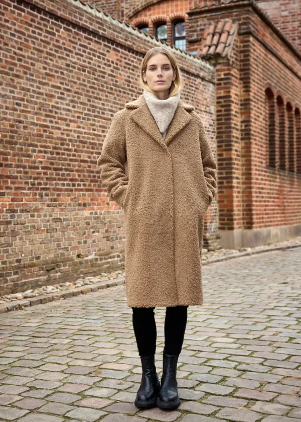 Mukite 2 Coat in Camel