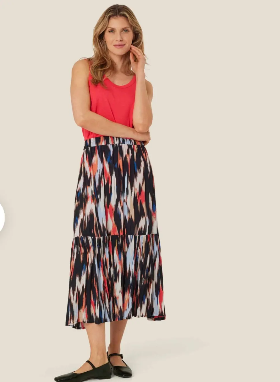 signe_skirt_in_hibiscus_0.webp Signe Skirt in Hibiscus