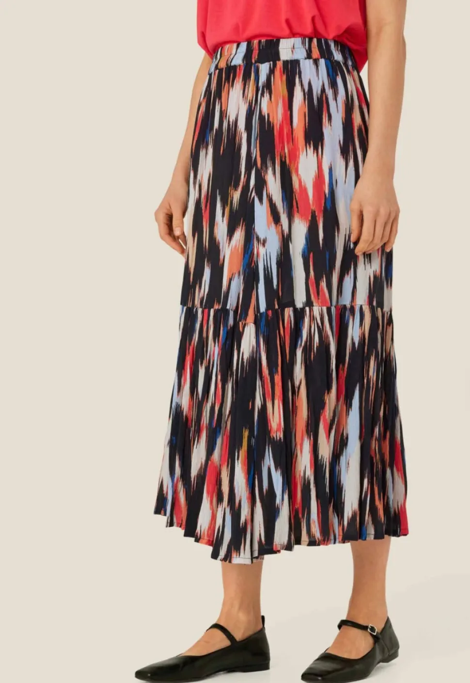 signe_skirt_in_hibiscus_1.webp Signe Skirt in Hibiscus